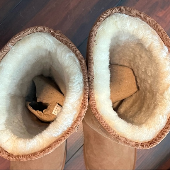 UGG Women Shearling Lined Boots - Picture 6 of 7